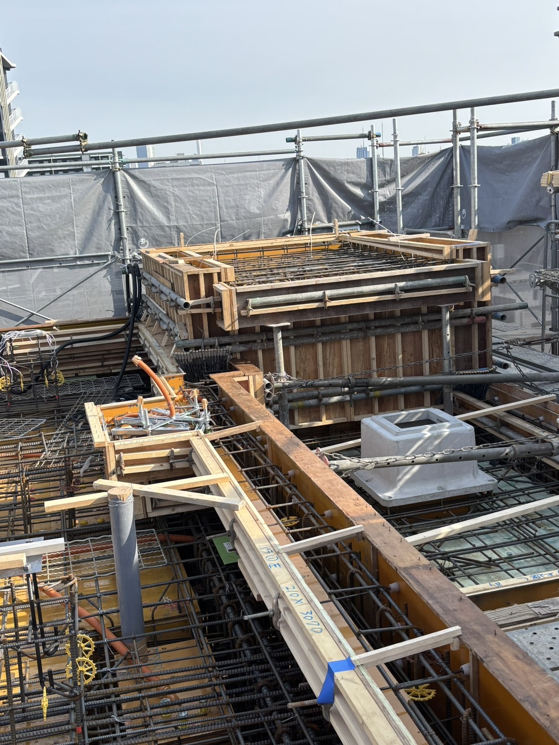 14階建てマンションの型枠工事