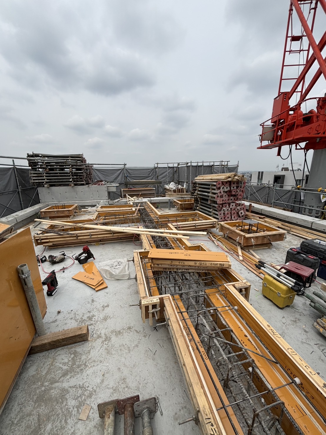14階建てマンションの型枠工事